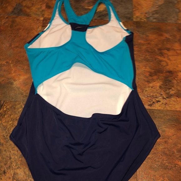 One piece swimsuit - Picture 3 of 3